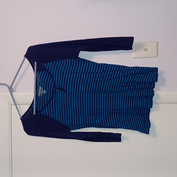 4 Old Navy Women's Shirts - Picture 8 of 10